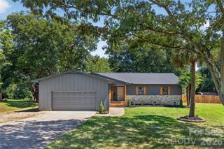 129 Mooreland Road, Mooresville, NC 28117