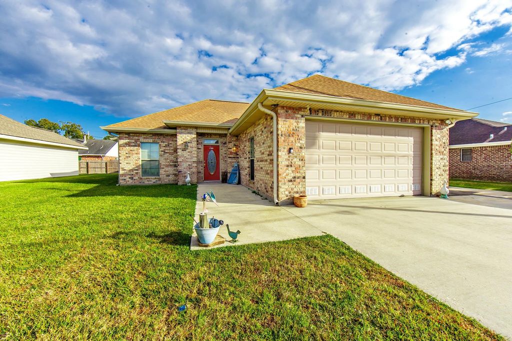 1113 Renee Dr, Thibodaux, LA 70301