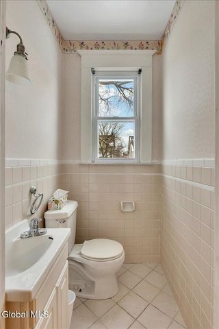 86 Grove Avenue, Albany, NY 12208