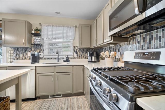 3509 Ballyford Drive, Bloomington, IL 61704