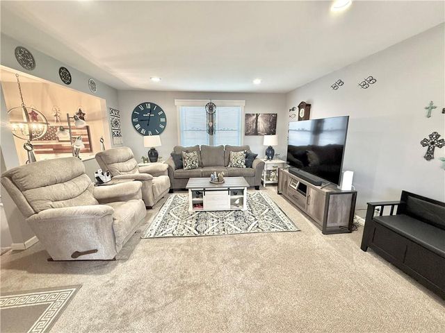 717 E south Avenue, Maryville, MO 64468