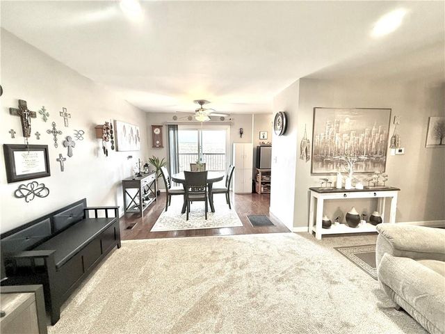 717 E south Avenue, Maryville, MO 64468