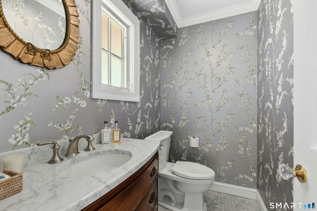 39 Leeuwarden Road, Darien, CT 06820
