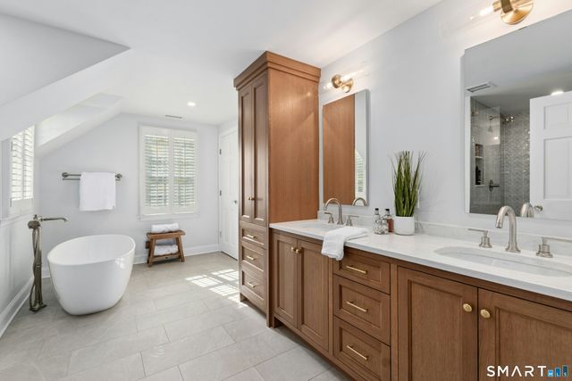 39 Leeuwarden Road, Darien, CT 06820