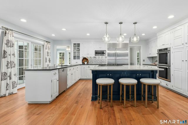 39 Leeuwarden Road, Darien, CT 06820