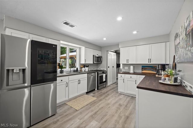 1135 Royal Drive, Amherst, OH 44001