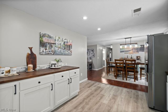 1135 Royal Drive, Amherst, OH 44001