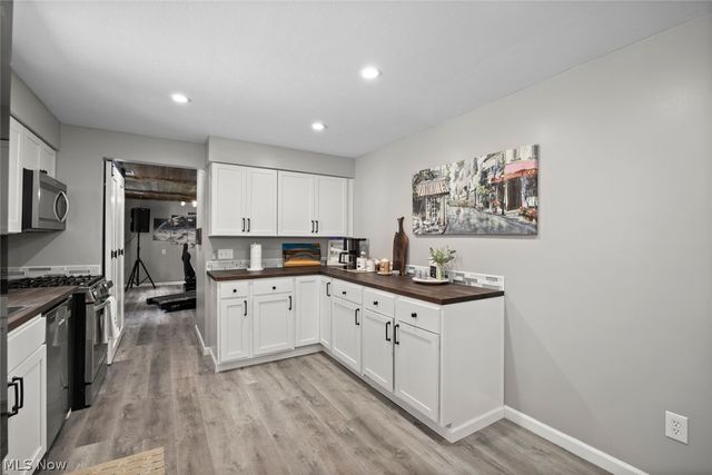 1135 Royal Drive, Amherst, OH 44001