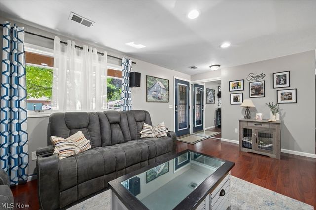1135 Royal Drive, Amherst, OH 44001