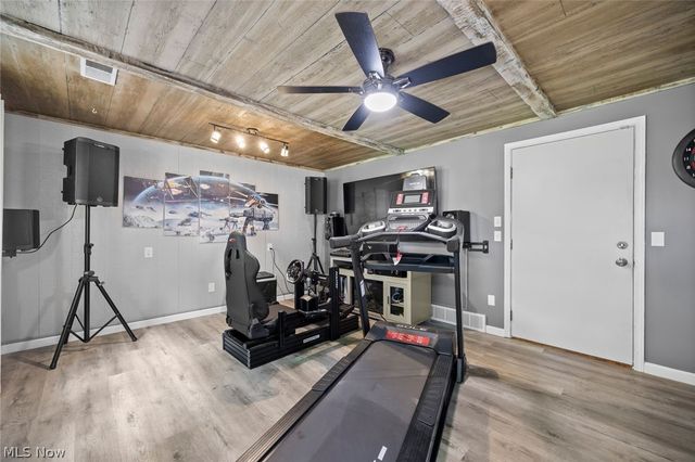 1135 Royal Drive, Amherst, OH 44001
