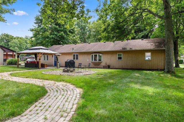 1135 Royal Drive, Amherst, OH 44001