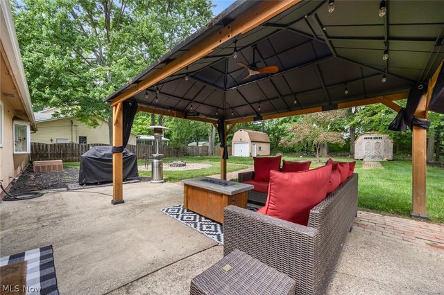 1135 Royal Drive, Amherst, OH 44001