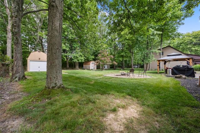 1135 Royal Drive, Amherst, OH 44001