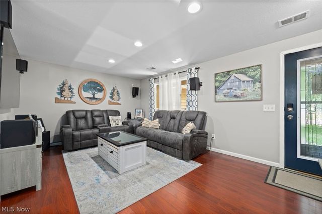 1135 Royal Drive, Amherst, OH 44001
