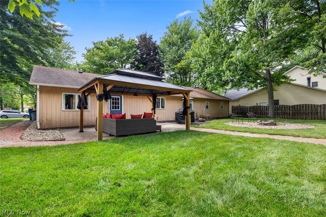 1135 Royal Drive, Amherst, OH 44001