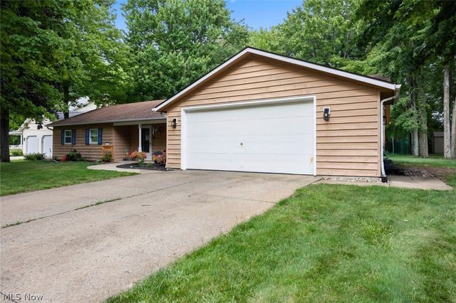 1135 Royal Drive, Amherst, OH 44001