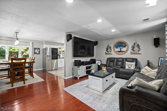 1135 Royal Drive, Amherst, OH 44001