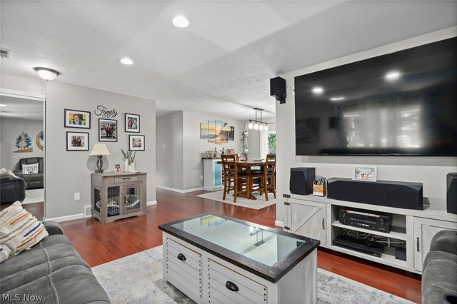 1135 Royal Drive, Amherst, OH 44001