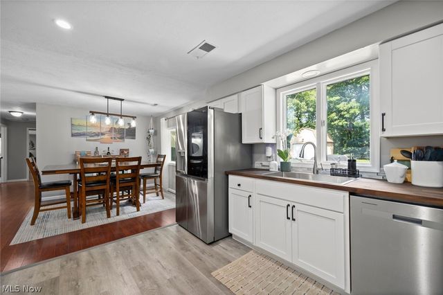 1135 Royal Drive, Amherst, OH 44001