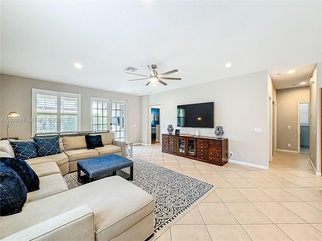 1668 Winterberry Ln, Weston, FL 33327
