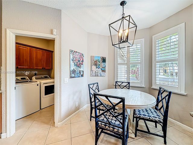 1668 Winterberry Ln, Weston, FL 33327