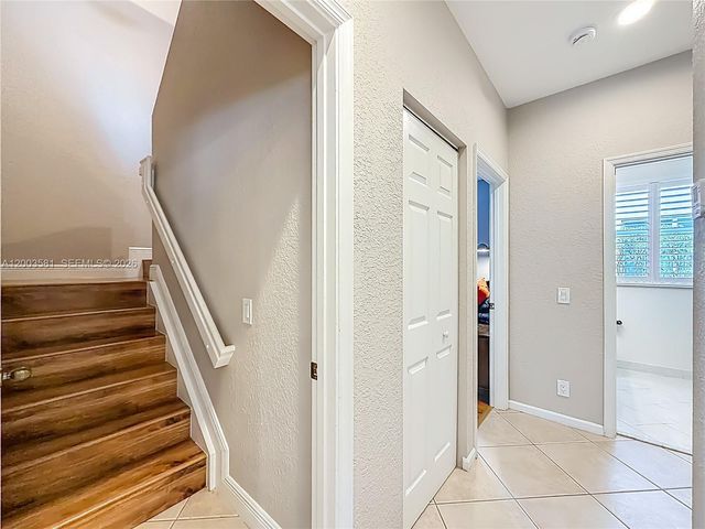 1668 Winterberry Ln, Weston, FL 33327