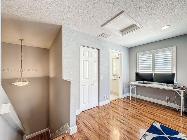 1668 Winterberry Ln, Weston, FL 33327