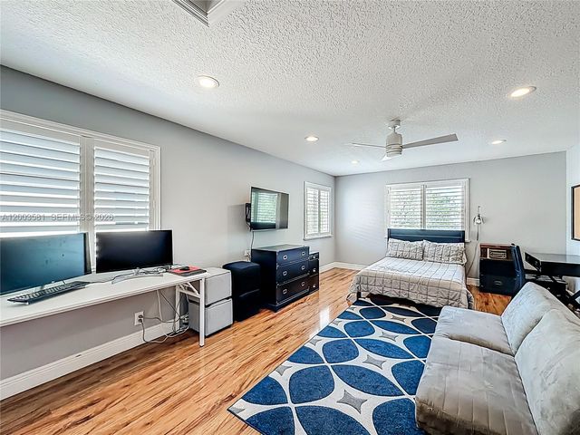 1668 Winterberry Ln, Weston, FL 33327