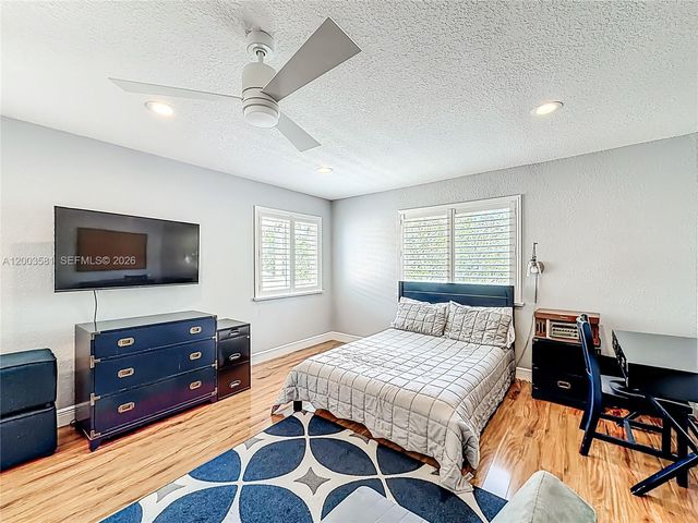 1668 Winterberry Ln, Weston, FL 33327