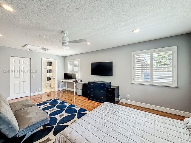 1668 Winterberry Ln, Weston, FL 33327