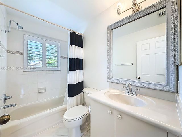 1668 Winterberry Ln, Weston, FL 33327