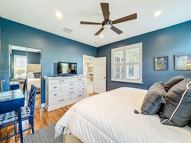 1668 Winterberry Ln, Weston, FL 33327