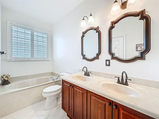 1668 Winterberry Ln, Weston, FL 33327