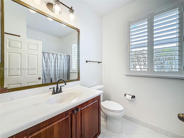 1668 Winterberry Ln, Weston, FL 33327
