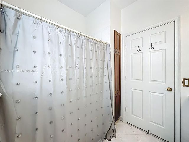1668 Winterberry Ln, Weston, FL 33327