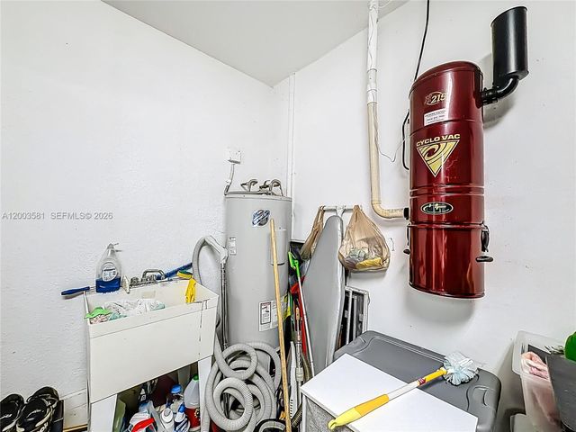 1668 Winterberry Ln, Weston, FL 33327