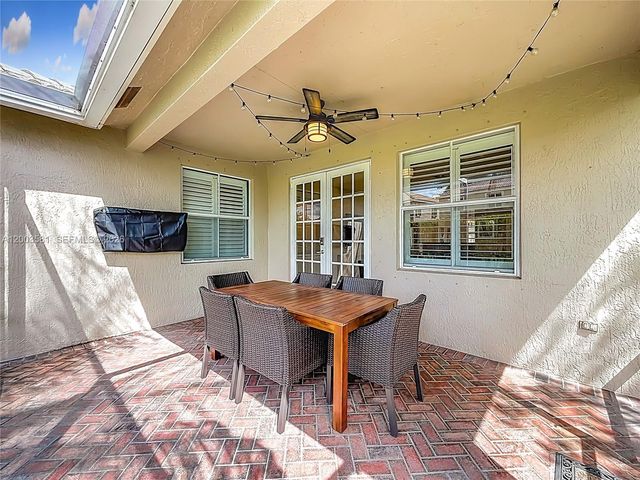 1668 Winterberry Ln, Weston, FL 33327