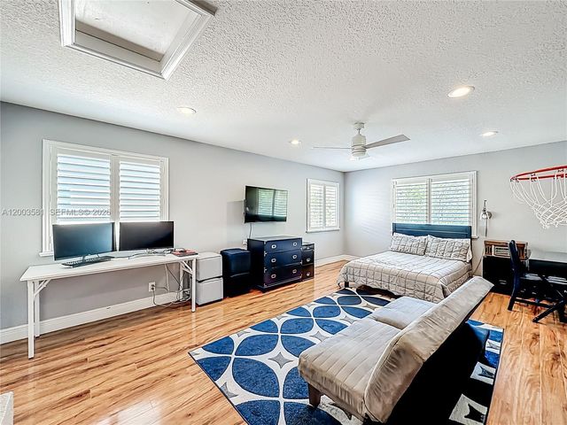 1668 Winterberry Ln, Weston, FL 33327