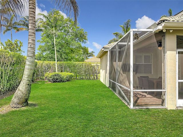 1668 Winterberry Ln, Weston, FL 33327