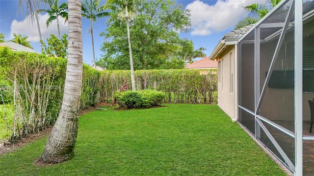 1668 Winterberry Ln, Weston, FL 33327