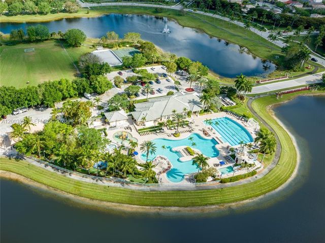 1668 Winterberry Ln, Weston, FL 33327