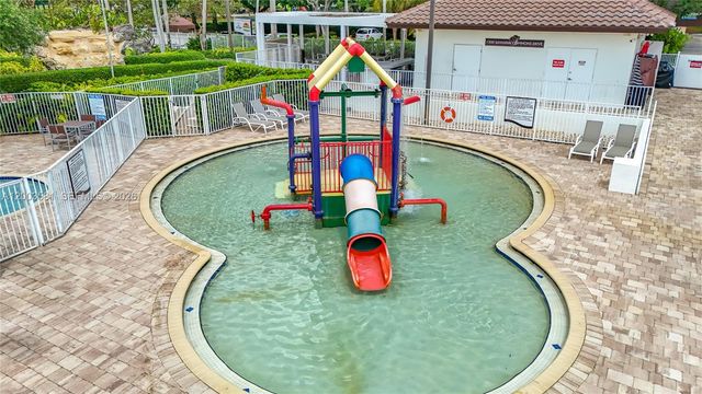 1668 Winterberry Ln, Weston, FL 33327