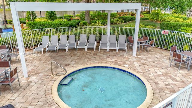 1668 Winterberry Ln, Weston, FL 33327