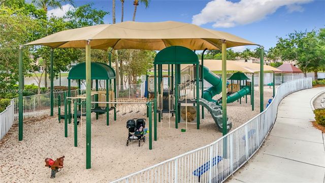 1668 Winterberry Ln, Weston, FL 33327