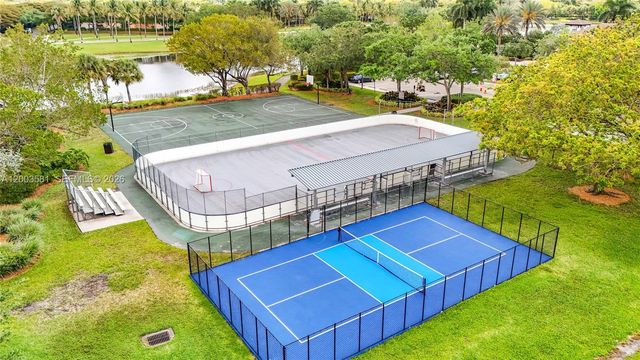 1668 Winterberry Ln, Weston, FL 33327