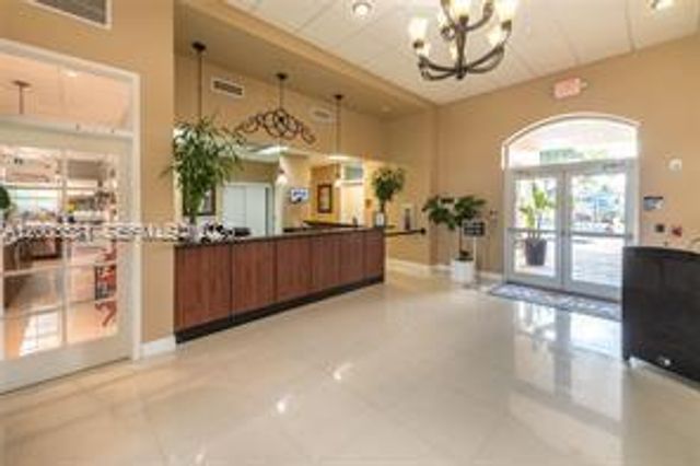 1668 Winterberry Ln, Weston, FL 33327