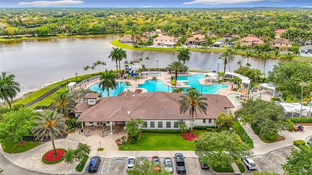 1668 Winterberry Ln, Weston, FL 33327