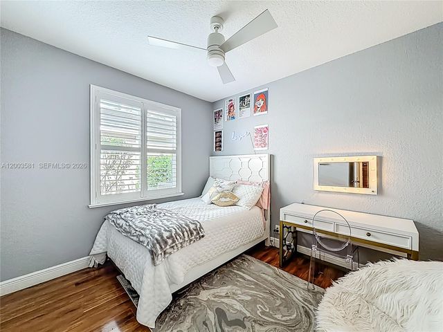 1668 Winterberry Ln, Weston, FL 33327