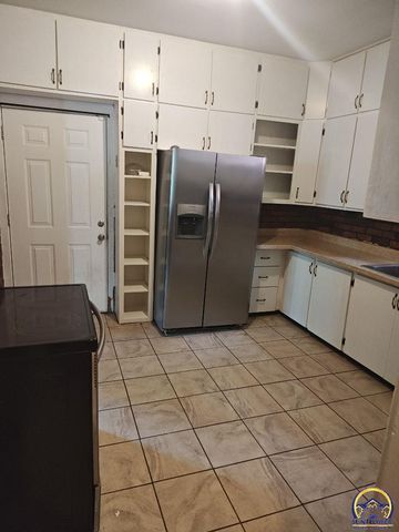 135 SW Taylor ST, Topeka, KS 66603