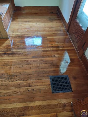 135 SW Taylor ST, Topeka, KS 66603